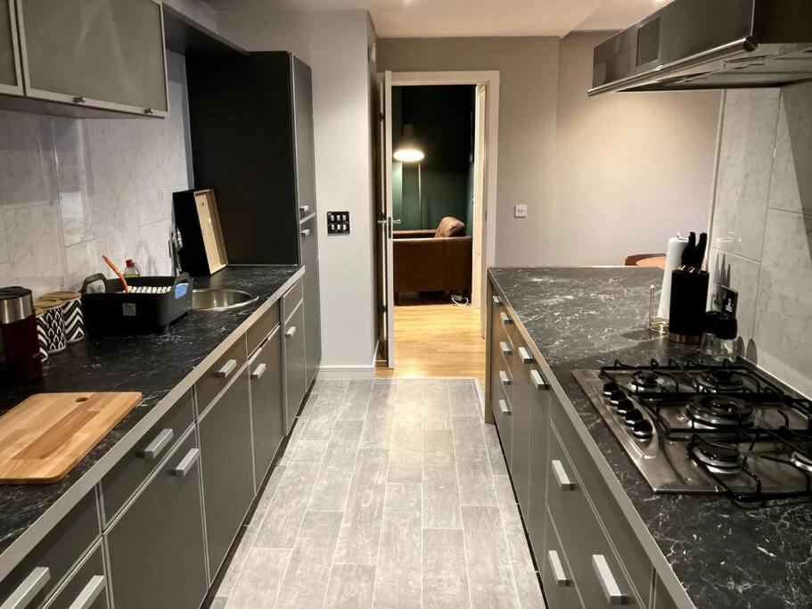 Stylish 2 Bed Accessible Flat Perfect Location Apartment Glasgow Ngoại thất bức ảnh